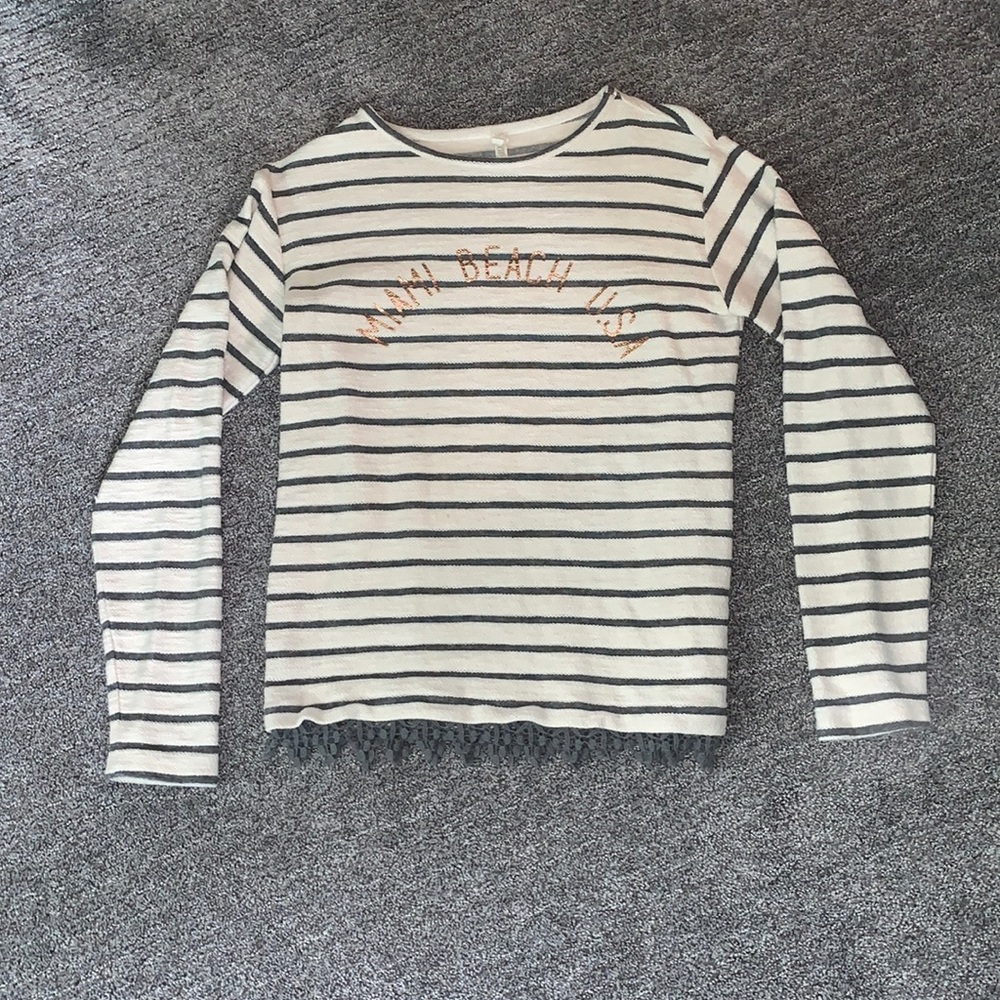 Girls pullover from a boutique
